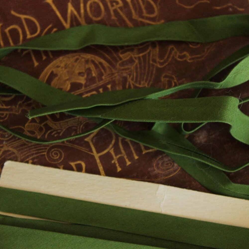 Vintage Green Seam Binding Trim: 1/2" Wide Scroll, 5 Yards - Picture 2 of 10